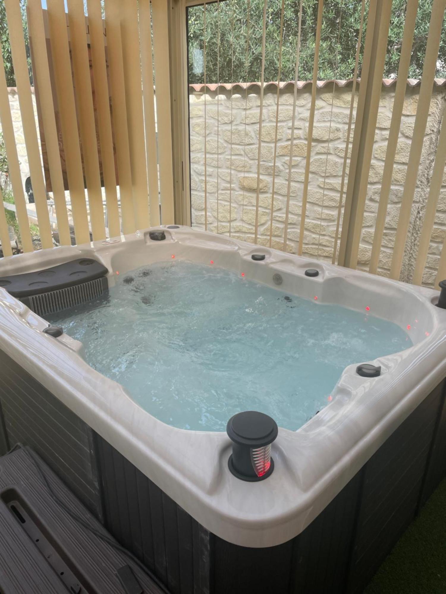 Houdarling Chalet Et Spa Hammam Jacuzzi Et Sauna Νιμ Εξωτερικό φωτογραφία